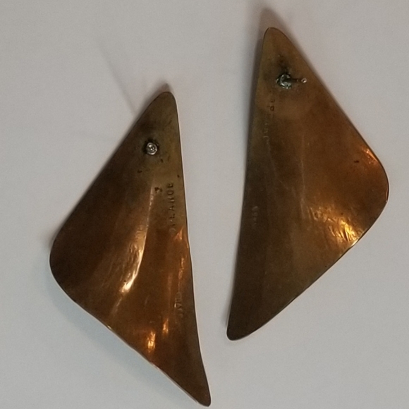 Vintage Pearce hammered brass earrings for pierced ears-artisan handmade - Picture 2 of 4